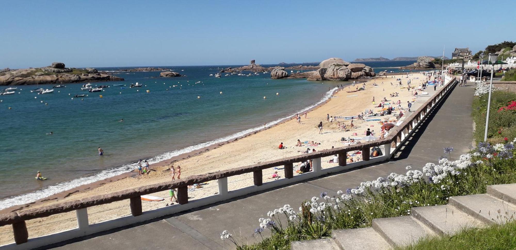 Au Coeur De La Cote De Granit Rose. Trégastel